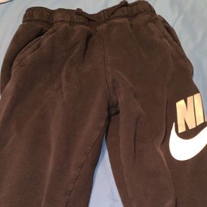 Boys black Nike sweats (size boys medium )